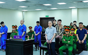 Hai cựu công an bảo kê cho bà trùm ma túy Hương ‘Mẩu’ hầu tòa