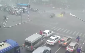 Hà Nội mưa to, cảnh báo ngập lụt nhiều quận