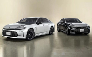 Toyota Crown ra phiên bản đặc biệt hai tông màu như Maybach