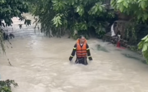 Thông tin mới vụ bé gái bị nước cuốn trôi trong mưa lớn ở Biên Hòa