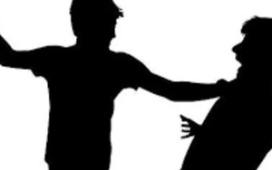 Ghen tuông, người yêu cũ và người yêu mới của một cô gái đánh nhau