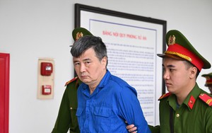 Dẫn giải cựu vụ phó thuộc Bộ Công Thương và các bị cáo trong vụ đưa nhận hối lộ tới toà