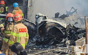 Hiện trường vụ rơi máy bay tại Hàn Quốc: Nhiều thi thể được tìm thấy giữa đống đổ nát nhưng không thể xác nhận danh tính