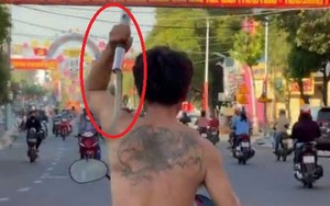 Tin mới nhất vụ người đàn ông chạy xe máy múa rựa trên đường gây náo loạn