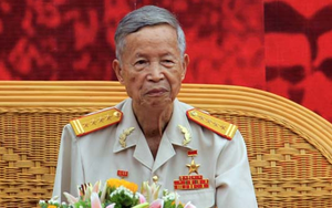 Người anh hùng nhờ đồng đội chặt đứt cánh tay, nén đau tiếp tục chiến đấu