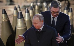 Tình báo Nga tố Serbia “bắn sau lưng”: 100.000 quả rocket và đạn pháo lựu đã vào Ukraine?
