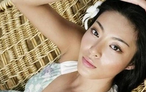 Nữ siêu mẫu nổi tiếng, nay sa cơ đi làm phục vụ nhà hàng