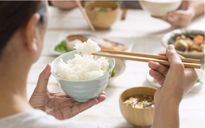 Thói quen đơn giản khi ăn được danh y Hoa Đà coi như bí quyết sống thọ, giúp "bách bệnh tiêu tan"