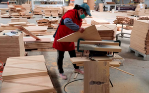 Hàng Trung Quốc tìm cách né thuế quan của Mỹ: Xoá mác 'Made in China' và thay nhãn mới với giá chỉ vỏn vẹn 0,7 USD