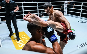 Trúng 3 đòn trời giáng, võ sĩ bỏ chạy vẫn bị hạ gục