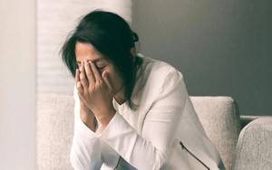 Khách hàng mất trắng hợp đồng bảo hiểm 1 tỷ đồng vì quên đóng phí, công ty thông báo: Do chị đi nước ngoài nên không thể liên lạc