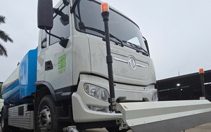 Tận thấy 6 loại xe rửa đường, hút rác hiện đại lần đầu xuất hiện tại Hà Nội