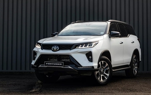 Toyota Fortuner 2025 ra mắt tháng sau: Lần đầu có bản hybrid, bổ sung ADAS, thiết kế thay đổi nhẹ
