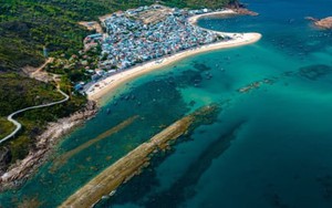 Cận cảnh con đường đi bộ xuyên biển 'thoắt ẩn thoắt hiện' tại Bình Định