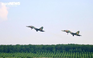 Su-30MK2, Yak-130 rời sân bay Biên Hòa sau nhiệm vụ đặc biệt ngày 30/4