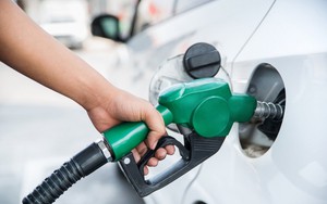 Giá xăng, dầu cùng giảm mạnh, RON 95 về sát 19.000 đồng/lít