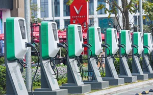 Ông Phạm Nhật Vượng bắt tay cùng lúc 4 đối tác, triển khai 'siêu dự án' mở 63.000 cổng sạc ở Indonesia - tham vọng phủ sóng Đông Nam Á