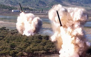 Chủ tịch Triều Tiên Kim Jong-un trực tiếp giám sát cuộc tập trận phản công hạt nhân