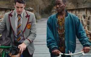 Thức xuyên đêm xem phim "Sex education", tôi nhận ra mình đã mất cả tuổi thanh xuân để hận thù vô lý