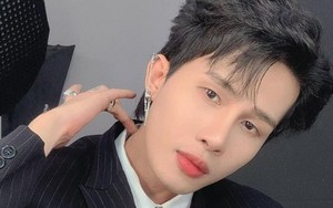 Jack và dàn sao bán lightstick giá triệu đồng, fan vẫn chi mạnh vì điều gì?