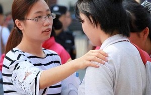 "Bêu" cả hình ảnh Hội trưởng hội PH lên mạng, bà mẹ Hà Nội bị chỉ trích: Chị có đúng cũng thành sai mất rồi!