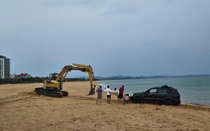 Lại thêm một chủ xe ô tô chơi ngông chạy xuống bãi biển tại Phú Yên