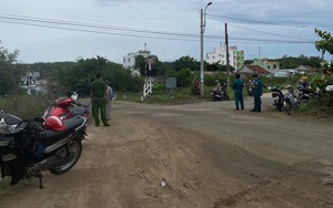 Cố băng qua đường sắt khi gác chắn hạ, 2 vợ chồng ở Phú Yên tử vong