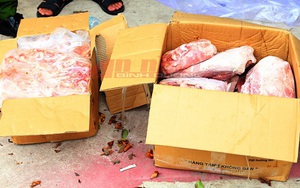 Chủ kho hàng đông lạnh dán dòng chữ "lạ" ở cửa, cảnh sát ập vào phát hiện sự thật kinh hoàng bên trong