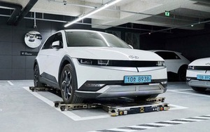 Hyundai ra mắt robot đỗ xe thông minh: Lướt dưới gầm, nâng xe và đỗ chính xác đến từng centimet