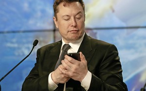 Tỷ phú Elon Musk dùng điện thoại như thế nào? Bí mật đằng sau sự thành công của người giàu nhất thế giới