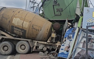Xe bồn lao vào tiệm hớt tóc ở TP HCM, một phụ nữ kịp thoát ra cửa sau