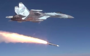 Tên lửa R-37M không thể tấn công tầm xa chính xác khi hết máy bay AWACS?