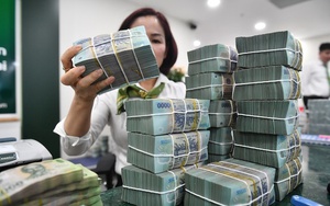 Khách rút toàn bộ tiền tiết kiệm cho con trai xây nhà, ngân hàng gọi công an ngay: Hoá ra có chuyện lớn