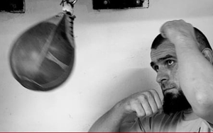 Võ sĩ bất bại bị đâm thiệt mạng