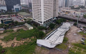 Nhân chứng kể lại khoảnh khắc hỗn loạn khi cụm sân pickleball rộng hơn 800 m2 tại Hà Nội bị gió quật đổ