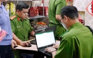 Khởi tố 2 bà chủ chuyên livestream bán hàng online doanh thu 100 tỷ đồng