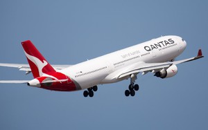 Phi công bất tỉnh khi đang điều khiển Boeing 737 chở 121 người vào nhà ga