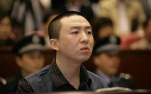 Chuyển khoản nạp tiền vào ví điện tử 350 lần, người đàn ông “lãi” hơn 40 tỷ đồng liền tiêu sạch, bị kiện còn khẳng định: “Tôi tưởng tiền của mình nên cứ tiêu thôi”