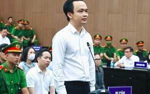 Cựu chủ tịch FLC Trịnh Văn Quyết cùng 2 em gái chuẩn bị hầu toà