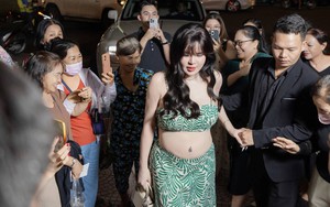 Hành động gây tranh cãi của hoa hậu Phương Lê - vợ NSƯT Vũ Luân chỗ đông người