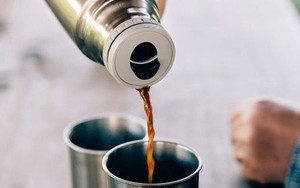 Người đàn ông tử vong sau 10 năm dùng một chiếc bình giữ nhiệt