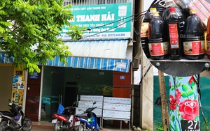 Bất ngờ với trụ sở công ty có hàng ngàn chai nước mắm bị vứt bỏ ở Quảng Nam