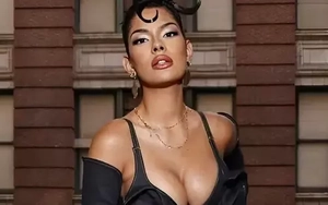 Hoa hậu đẹp nhất thế giới mặc hở gây tranh cãi