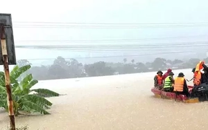 Lũ lên nhanh, một số địa phương miền Bắc ngập sâu