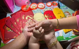 Bức ảnh tiền, vàng lấp ló của cô vợ ở TP.HCM gây chú ý: Câu chuyện đằng sau mới thực sự đáng nể!