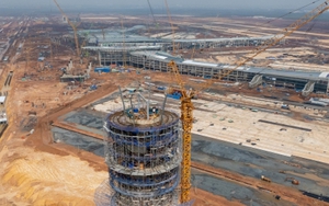 Cận cảnh tháp không lưu cao nhất Việt Nam đang tăng tốc về đích