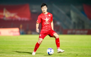 Xuân Trường trải qua 10 năm “trắng tay”, lặng lẽ nhìn Tuấn Anh, Văn Toàn nâng cúp