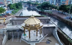 Đập tràn giữ nước có kiến trúc 'lạ mắt' đã hình thành trên sông Tô Lịch