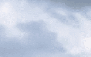 Video bé trai bị diều cuốn bay lơ lửng trên không trung, cư dân mạng thót tim trước cảnh tượng "nghẹt thở"