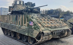 Vụ nổ tên lửa TOW bên trong phá hủy hoàn toàn xe chiến đấu bộ binh M2A2 Bradley